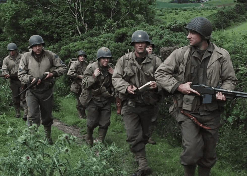 Sinema Tarihinin En İyi 10 İkinci Dünya Savaşı Filmi ve Kamera Arkası Sırları 🎬