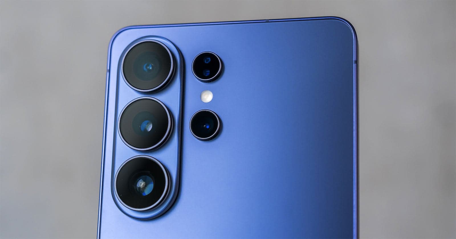 Kendi Silahıyla Vurulan Dev: Rakipleri Neden Samsung'dan Daha İyi Bir "Samsung Kamerasına" Sahip?