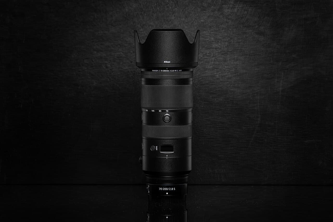 Nikon 120–300mm F2.8 duyuruldu: Dahili telekonvertörle 420mm